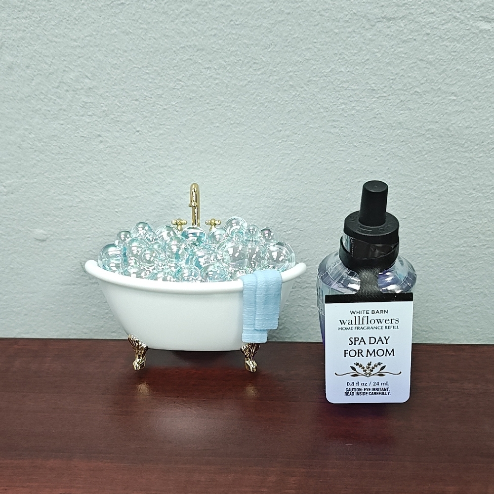 Bath & Body Works BATH TUB & SPA DAY FOR MOM Wallflower Nightlight Plug + Refill